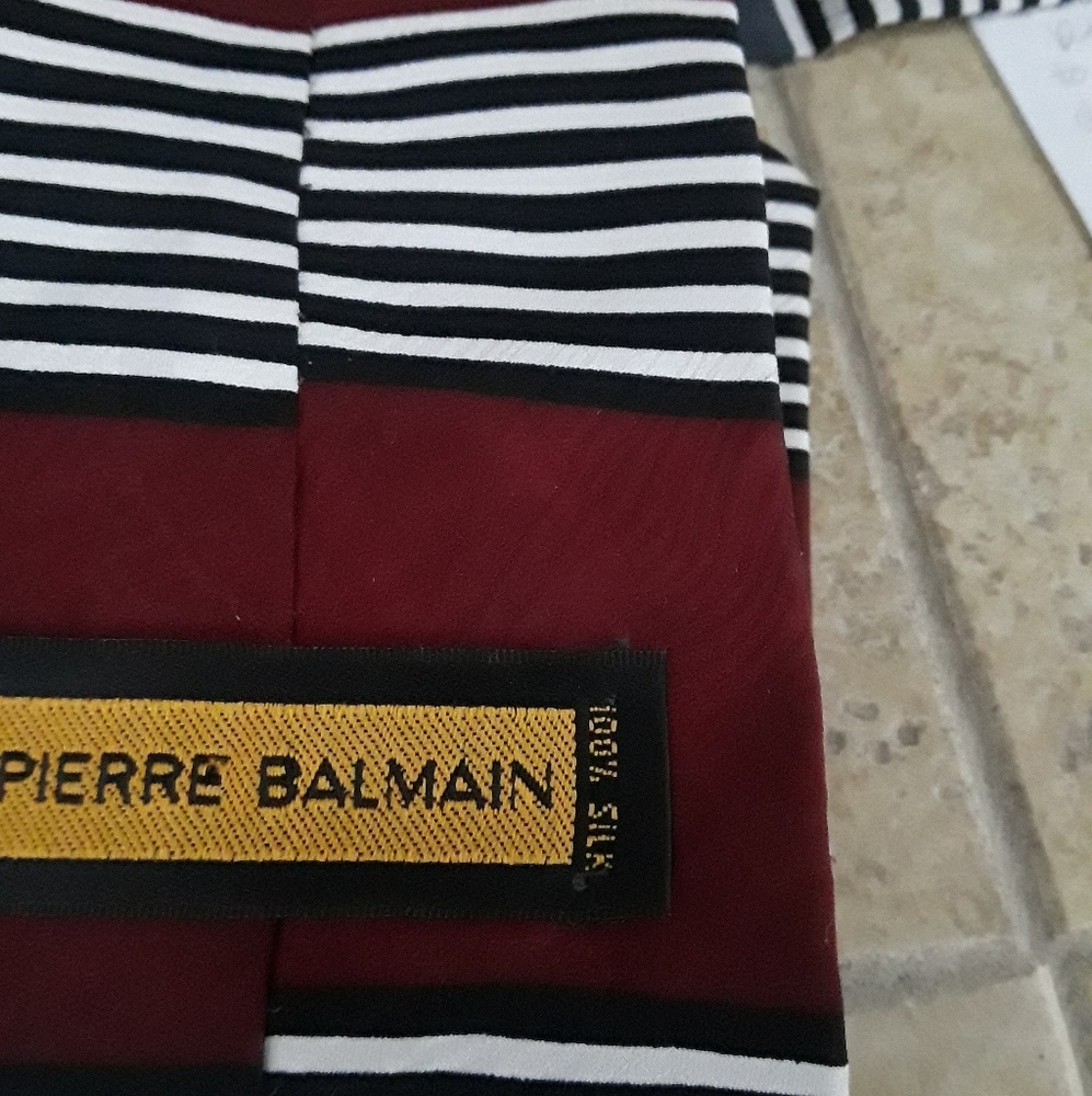 Pierre Balmain Kneck Tie